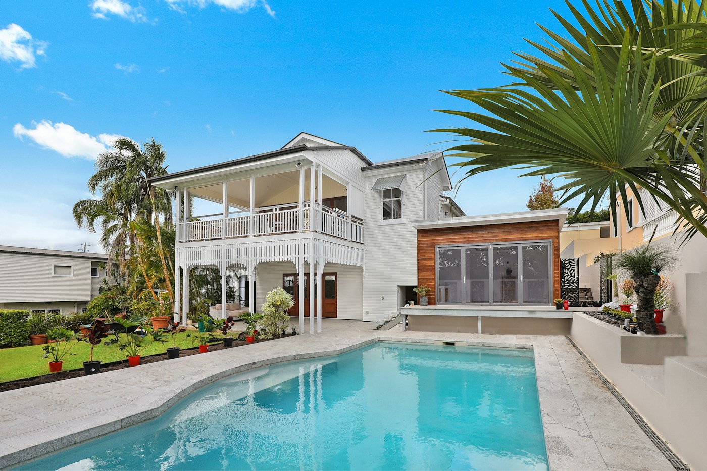 Lakefront exterior - Lakefront Villa with Panoramic Views